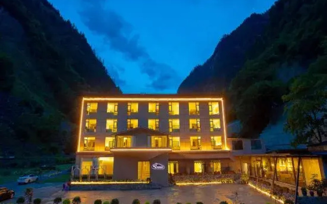 Beautiful Scenery Hotel