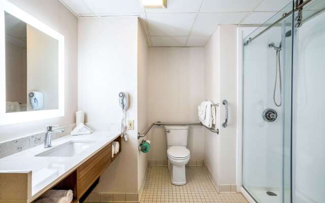 Quality Suites Lansing West