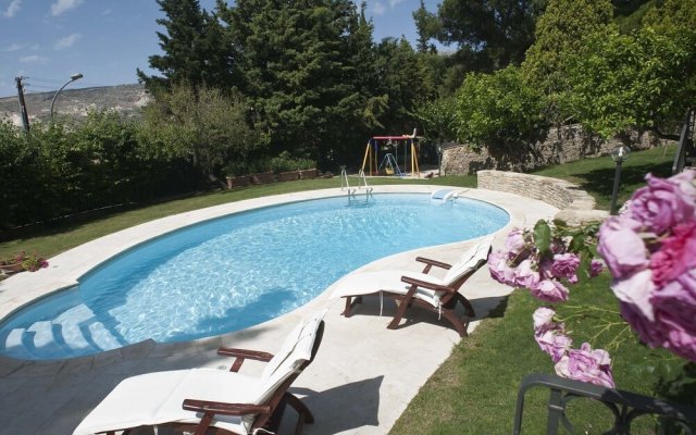 Luxury Holiday Home in Buseto Palizzolo with Pool