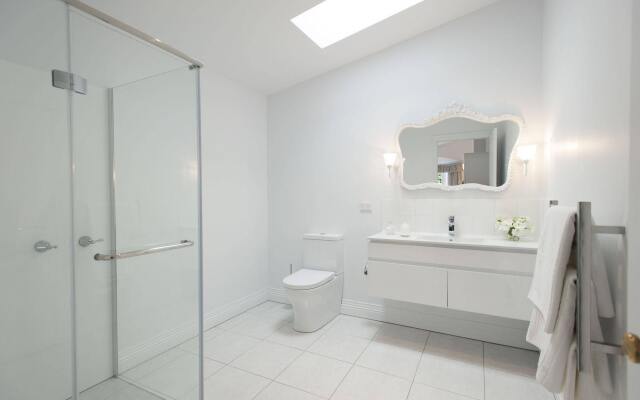 White Dove Cottage Bed and Breakfast