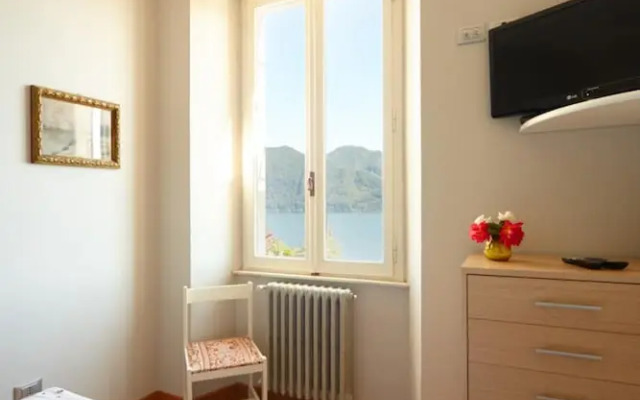 Azalea Apartment With Terrace and Lake View