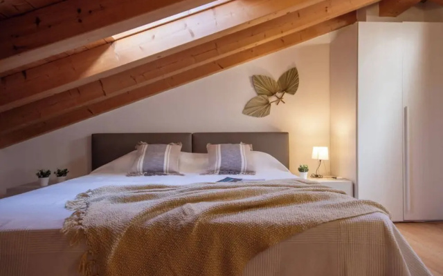 Comfy Apartment With Shared Pool