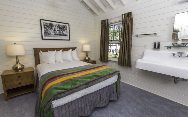 Swiftcurrent Motor Inn and Cabins - Inside the Park