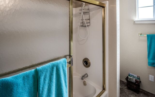 Majestic Cabin - Three Bedroom Cabin