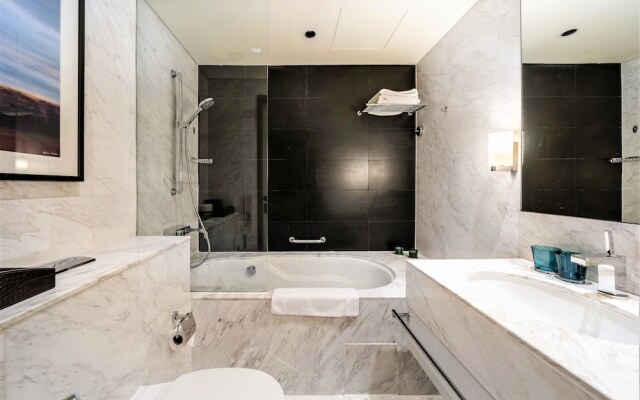 Address Dubai mall Balcony Burj view