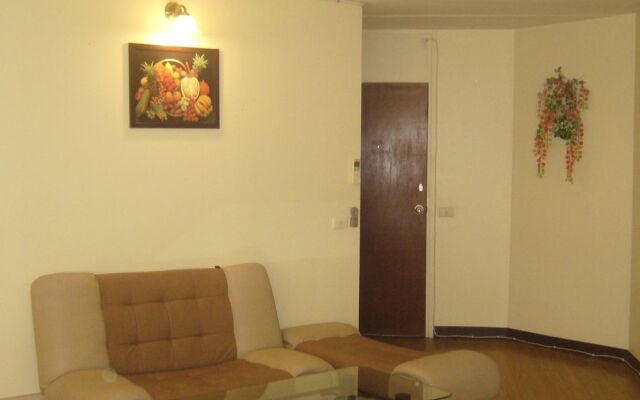 Room in B&B - Dmk Don Mueang Airport Guest House