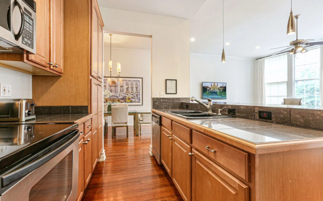 Luxury 4BR With Private Rooftop Deck