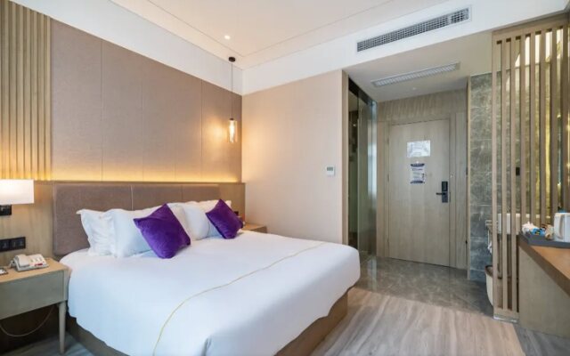 The Luxe Manor Hotel