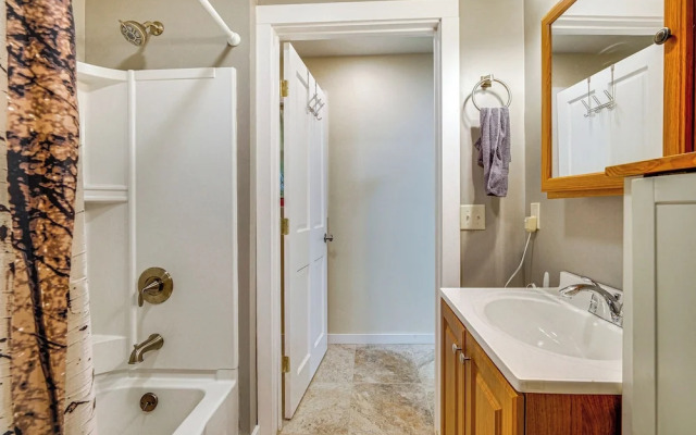 Wilmington Retreat Near Trails, Skiing & Festivals