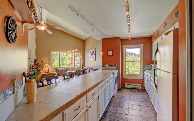 Sawmill 316 2 Br condo by RedAwning