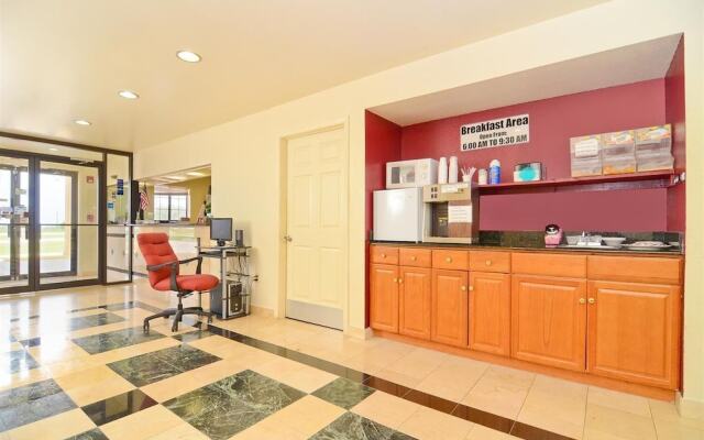 Pine Point Inn & Suites