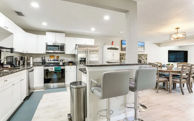 Saltwater Pool & Putting Green: Bradenton Oasis