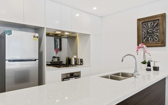 HomeHotel-Waterside Luxury & New Residences