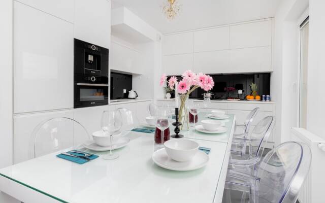 Lux 3 Bedroom Flat by Renters Prestige