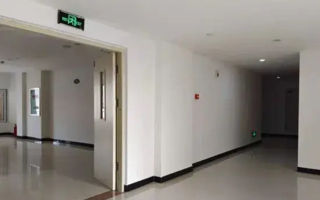 Sutian Homestay (Yuncheng Dongxing Upward Plaza)