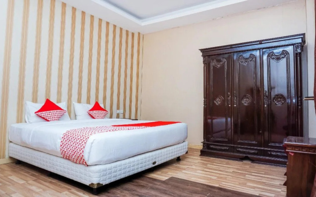 OYO 489 Hotel Triza