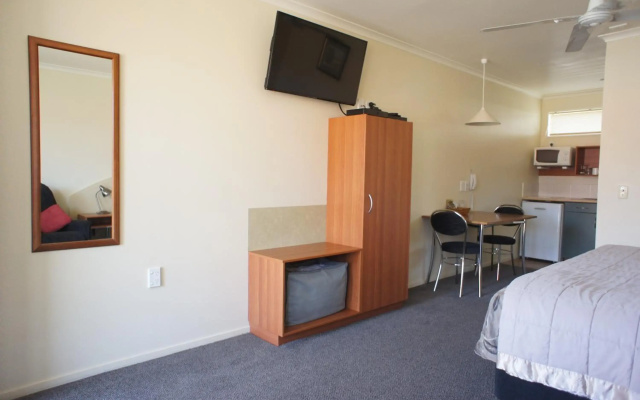 Bks Egmont Motor Lodge