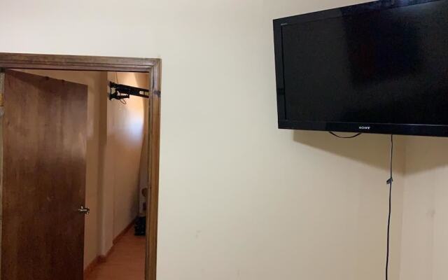 Lomas Apartments & Private Rooms