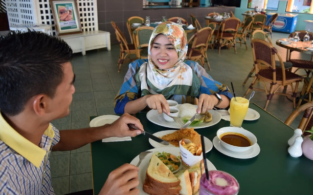Bukit Merah Laketown Resort