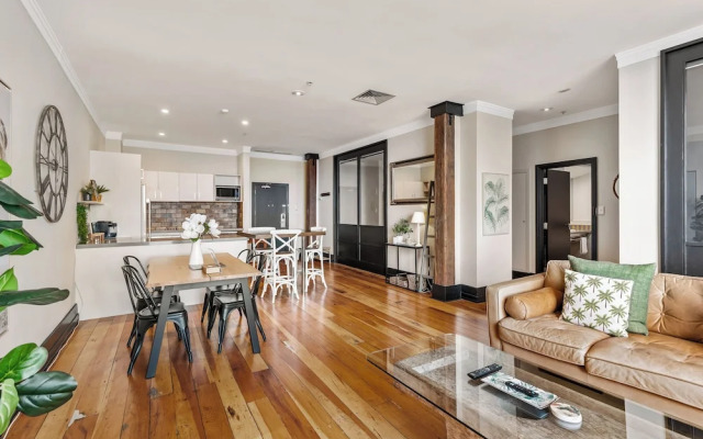 Spacious 2Br In Cbd Pool Gym Parking