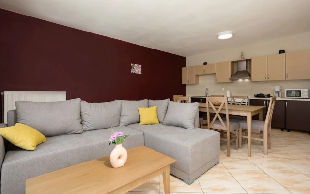 Tumeremos Holiday Apartment for 8 People Private Bbq Area
