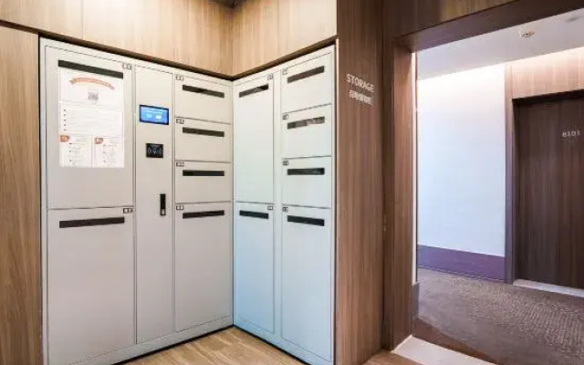 HanTing Hotel (Urumqi Zhongyinggong Subway Station)