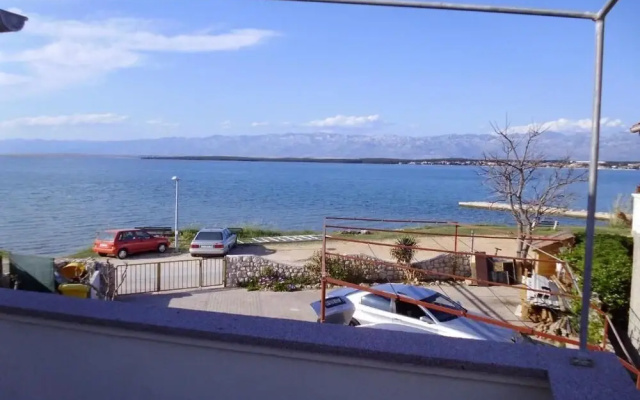 Cozy seaview apartment next to the beach