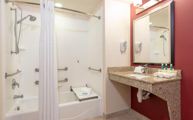Holiday Inn Express Hotel & Suites New Philadelphia by IHG