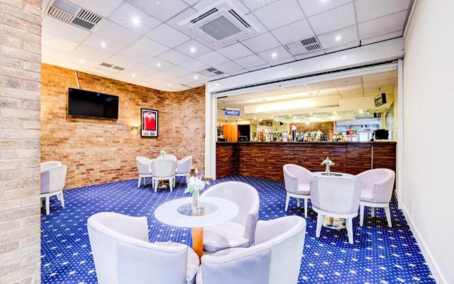 OYO The Chiltern Hotel