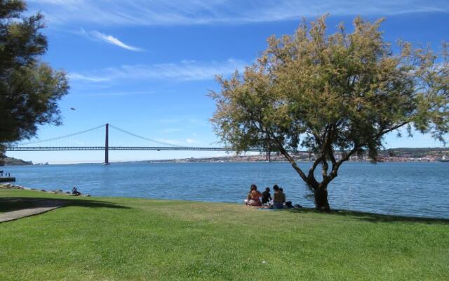 TEJO HOUSE RIVER Lisbon (Cacilhas)