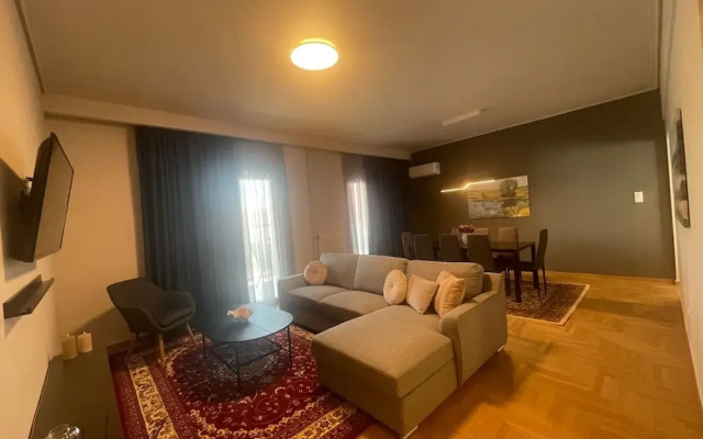 Spacious Seaside Flat at Alimos