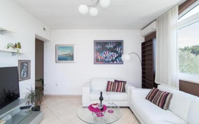 Apartment Eden