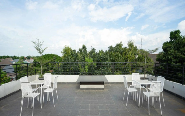 RedDoorz near Eka Hospital BSD City