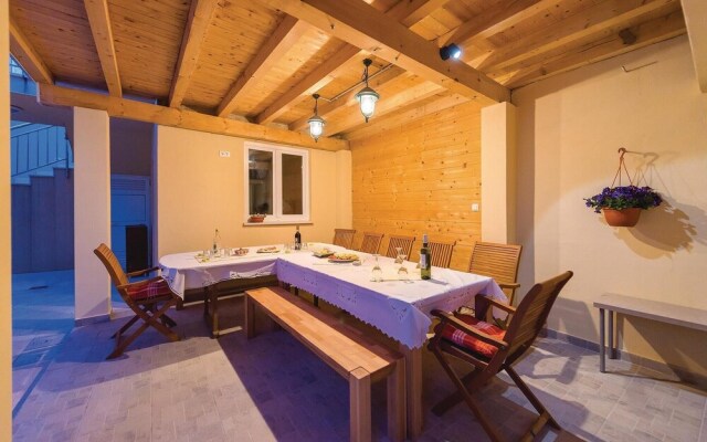 Beautiful Home in Zatoglav With Wifi and 4 Bedrooms