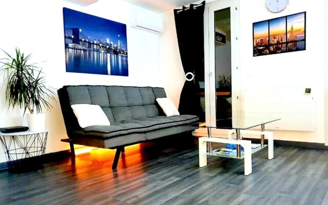 Studio in Poissy, With Wifi