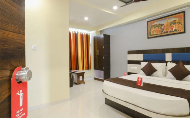 OYO 9805 Hotel Apollo