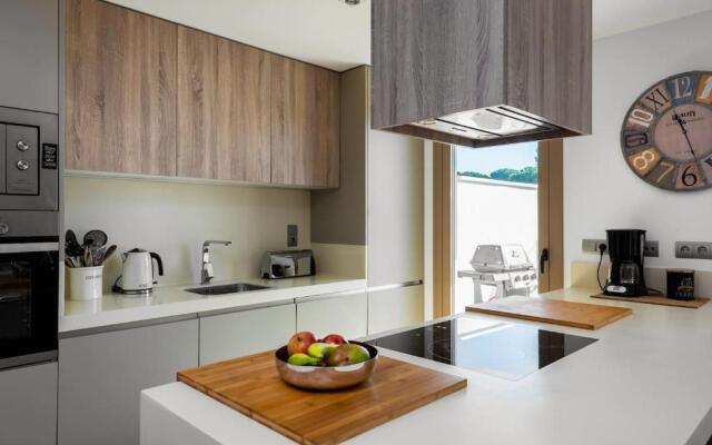 3BR Luxury Frontline Golf Elegant Corner apartment