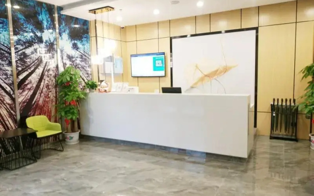 GreenTree Inn Beijing Chaoyang District Langxinzhuang Metro Station Express Hotel