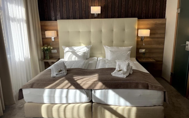 Zur Altstadt - Am Fuße der Osterburg - Gaststätte, Pension, FEWO