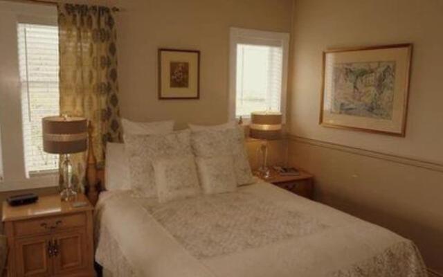 Dashwood Manor Seaside Bed & Breakfast