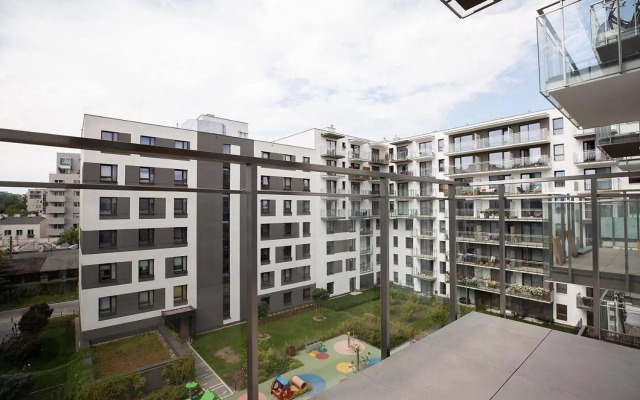 Easy & Comfortable, with balcony, very close to the center