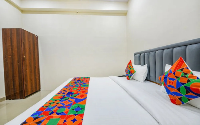 Fabhotel Palm Paradise