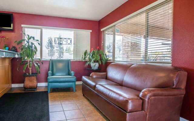 Rodeway Inn Fallbrook Downtown