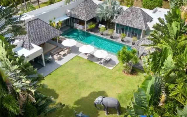 Boutique Garden and Huge Pool  Villa