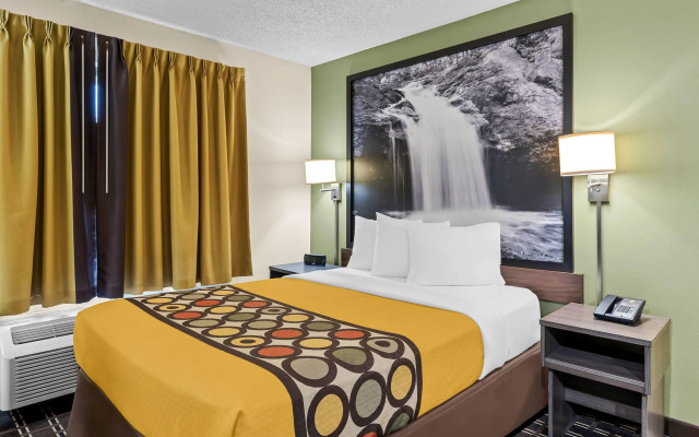 Super 8 by Wyndham Watertown WI