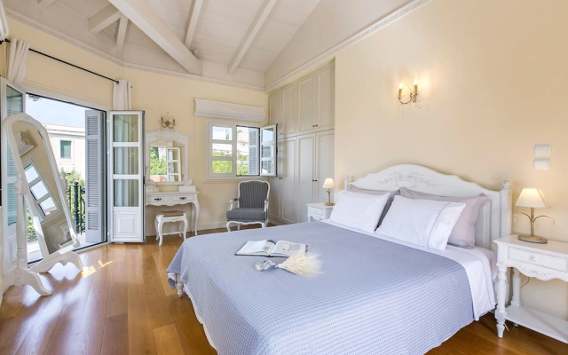 Aerides 3 Luxury Suites