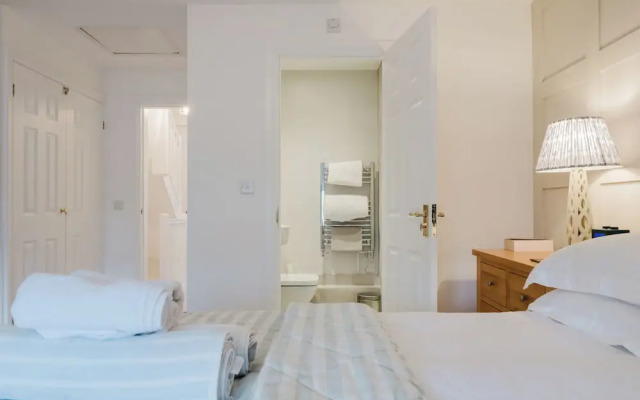 Stylish Retreat with Garden in Tetbury