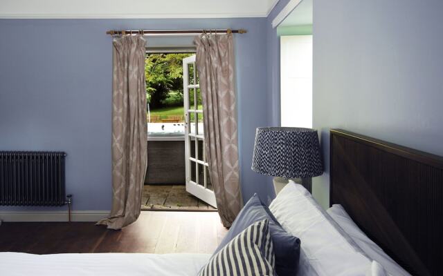 Beautiful 7 bedroom house hottub wifi