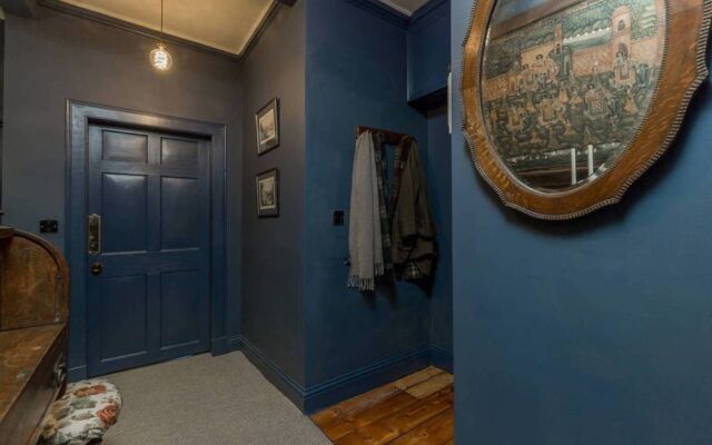 Heart Of Rose Street Quirky Antique Apartment
