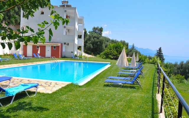 Luxus Ferienwohnung in Pelekas Strand mit Pool adonis